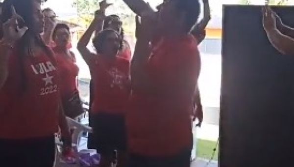 “Brasil, pra frente, Lula presidente”, cantam petistas do Acre em ato de apoio à pré-candidatura do ex-presidente